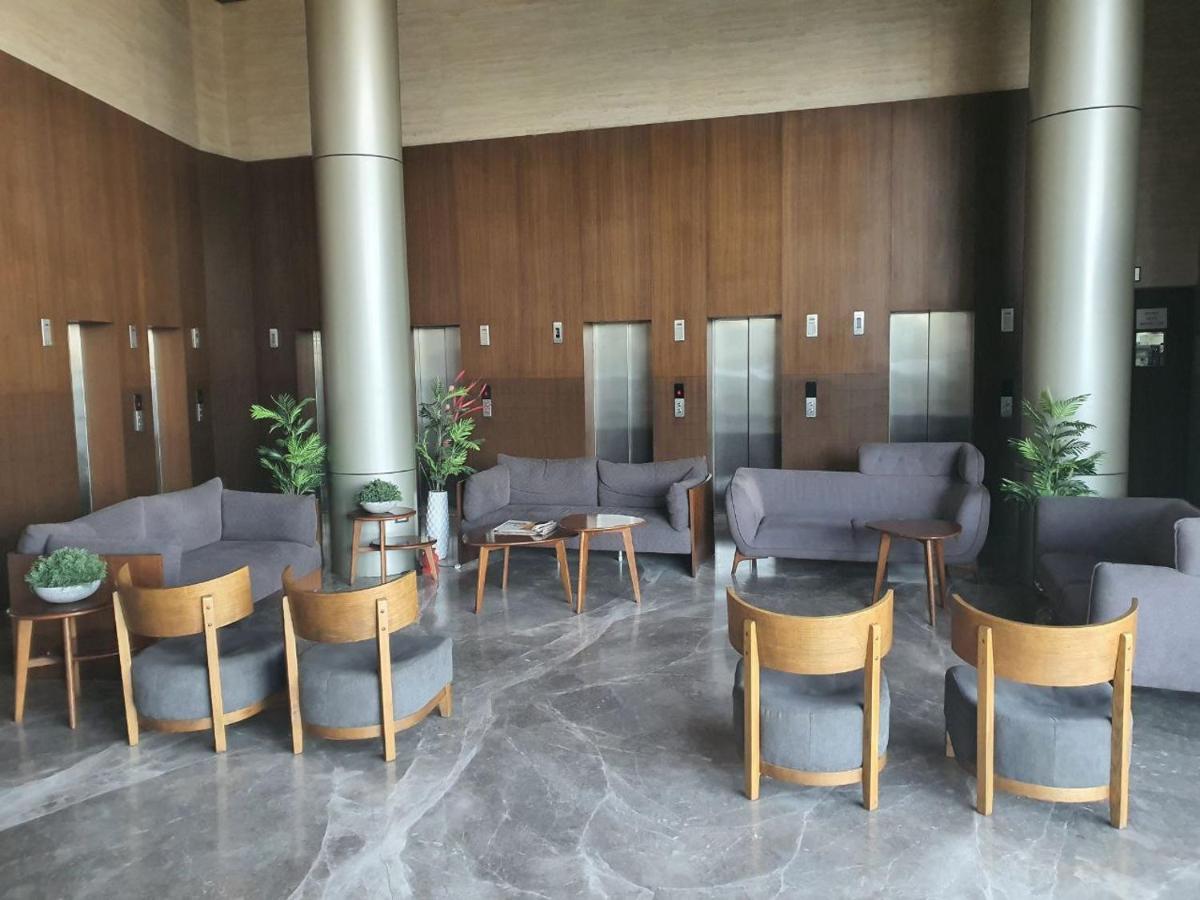 Weekend Address Managed By P.C Homes Surat Exteriör bild